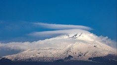 Vrchol Etny pokryl sníh. Dva turisté na sopce zemřeli, další je v nemocnici