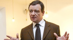 Rathův návod: Peníze chtěl "vyprat" přes diamanty