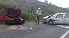 V Krkonoších se srazila dvě auta. Jeden řidič zemřel