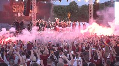 Hráči Sparty slavili ligový titul. S fanoušky to rozjeli na Letenské pláni