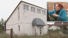Sousedí s agresivní ženou z metra a říkají: Běhá nahá po ulici a vyhrožuje našim dětem