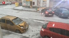 Praha je v šoku! Zasáhlo ji velmi silné krupobití a zaplavila hromada ledu!