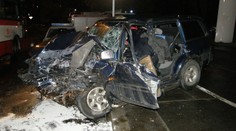 Při srážce kamionu s autem se zranili čtyři lidé