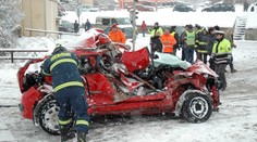 Srážku náklaďáku s osobním autem nepřežil člověk