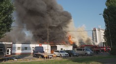 Příčina obřího požáru v Otrokovicích zůstává záhadou. Policie případ odkládá