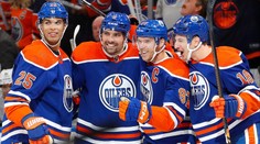 McDavid sestřelil Canucks hattrickem, překonal navíc další velký milník