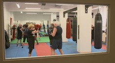 VÍKEND: Čeští senioři se učí boxovat a žonglovat