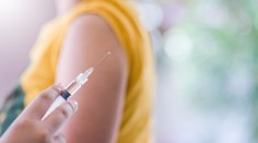 Argumenty odpíračů covid očkování jsou mimo, tvrdí lékaři. Objasnili fakta