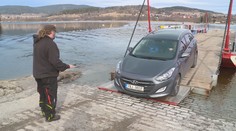Převozníci na Lipně mají žně. Místo zimní pauzy stále brázdí přehradu