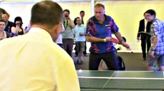 Sportovci Topolánek a Kalousek mydlili ping-pong. Bez politiky