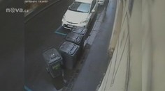 STRACH V PRAZE: Muž brutálně útočí na obličej nožem! Nepotkali jste ho? VIDEO