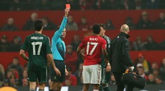 Zločin na Old Trafford! Fanoušek volal kvůli červené kartě policii