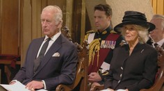Král Karel III. navštívil Wales. Královně vzdal hold také David Beckham