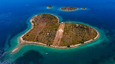 Chorvatům dochází trpělivost. Někdo ničí ostrov, který turisti milují