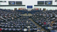 EU schválila půjčku Ukrajině. Měla by dosáhnout téměř půl bilionu korun