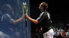 Koukal na Koukala nežárlí. A za parťáka má pokerového milionáře