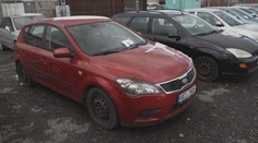 V Pardubicích se dražila odstavená auta. Nové majitele má více než polovina