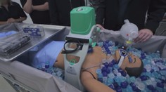 Smrtelně nemocná dívka (14) se nechala zmrazit, doufá ve vyléčení
