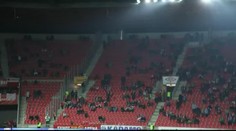 VIDEO: Kuriozní výtržník v Edenu. Parašutista!