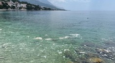 Do Chorvatska už ne, zuří Čech. Moře v proslulém letovisku zaplavily výkaly