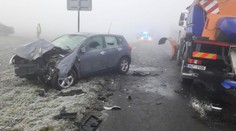 Řidička s dětmi v autě narazila do sypače! Neviděla přes led na okně