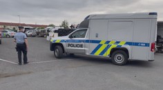 Policisté dopadli nebezpečného muže, do akce se zapojil i vrtulník