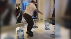 Borec na konec: Olympijský vítěz si doma postavil opičí dráhu!
