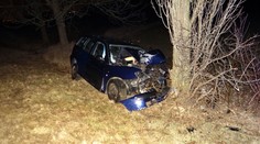 Tragická nehoda na Pelhřimovsku. Řidič nepřežil náraz do stromu