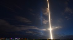 Další úspěch NASA a SpaceX. Astronauty veze k ISS "použitá" loď
