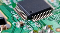 Rusové vyzráli na americké sankce. Čipy z USA objednávají přes internet
