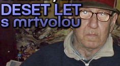 Stařík bydlel deset let s mrtvolou. Mysleli, že mu smrdí záchod
