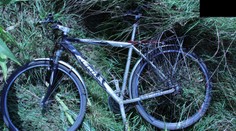 Řidič náklaďáku srazil cyklistu a ujel! Zemřel bez pomoci v příkopu