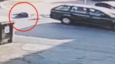 VIDEO: Řidič v Plzni srazil chodce, poté s ním lomcoval. Z místa nehody ujel