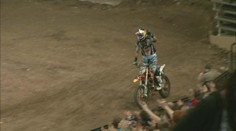 VIDEO: Na Gladiator games létaly vzduchem motorky, sněžný skútr i auto