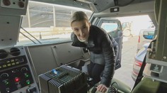 Tři ostré holky v akci. Reportérka TV Nova si vyzkoušela samohybné houfnice