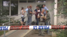 Z domku byla slyšet hlasitá hudba. Pak tam našli zavražděnou ženu