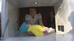 Dítě z babyboxu má nové rodiče, chce ho ale i biologická rodina