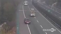 VIDEO: Na dálnici je možné úplně všechno! Podívejte se, co vymyslela tato řidička!