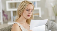 Žena se přestěhovala do nového domu. Na půdě našla vzkaz, který jí vyrazil dech
