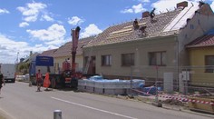 Při odklízení následků tornáda našli pumu. Na místo míří pyrotechnik