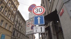 Praha si chce posvítit na nepřehledné množství dopravního značení