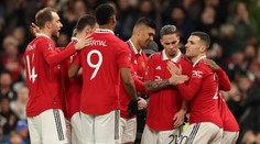 Přetahovaná o United. Rekordní částky nabízí katarský šejk i anglický šlechtic