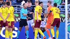 Totální zkrat Sparty, po kolapsu končí v pohárech. Slavia má rekordní výhru
