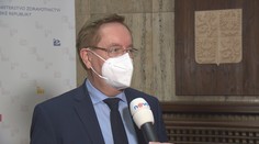 Když budete zlobit, respirátory zůstanou i v létě, hrozí Arenberger