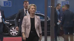 Drama v letadle: Pasažér zkolaboval, první pomoc mu poskytla von der Leyenová