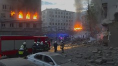 ON-LINE: Ruská raketa zabila v Kyjevě novinářku. Našli ji pod troskami domu