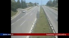 VIDEO: Kamiony v protisměru na dálnici
