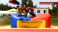 O skákací hrad, který zranil chlapce, se zajímá inspekce