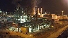 Chemičkou v Litvínově otřásl výbuch. Čtyři lidé skončili s vážným poraněním
