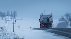 ČHMÚ rozšířil výstrahu před sněhem. Do Česka dorazí také silný vítr